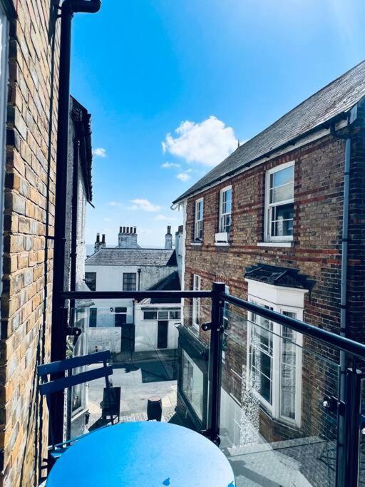 100 Steps To Broadstairs Beach - 2 Bedroom 3 Beds Eksteriør billede